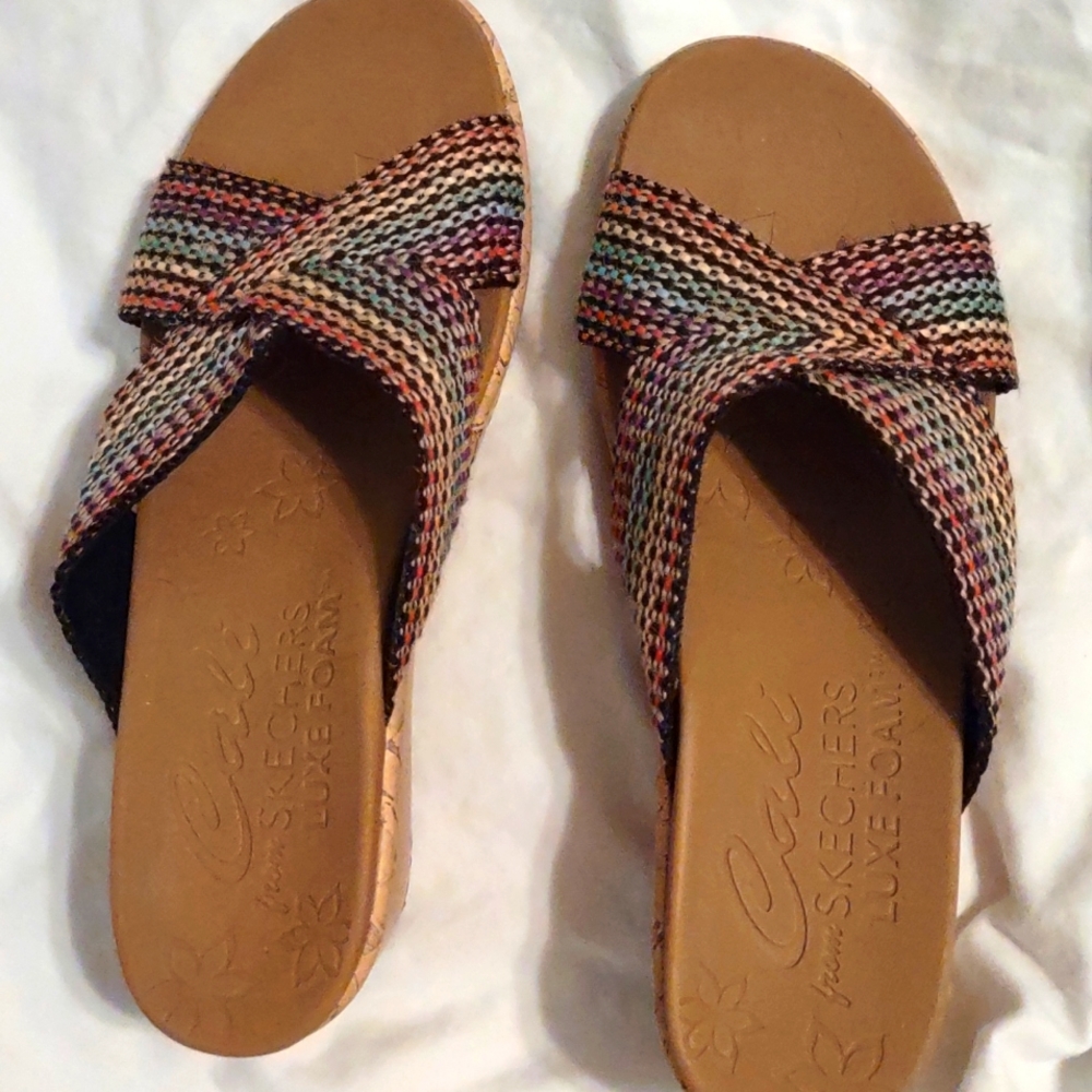 Cali from Sketchers luxe foam wedge sandals size 9.5